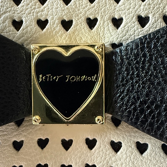 Betsey Johnson Black Heart Wallet with Gold and black Bow - Picture 2 of 6